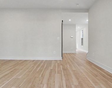 43595 Farringdon Square - Photo Thumbnail 9