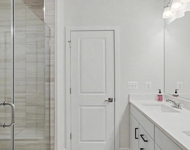 43595 Farringdon Square - Photo Thumbnail 43
