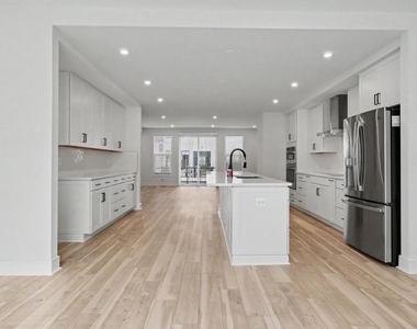43595 Farringdon Square - Photo Thumbnail 26