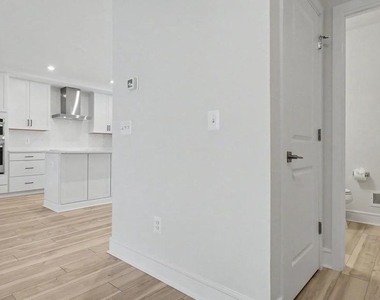 43595 Farringdon Square - Photo Thumbnail 31