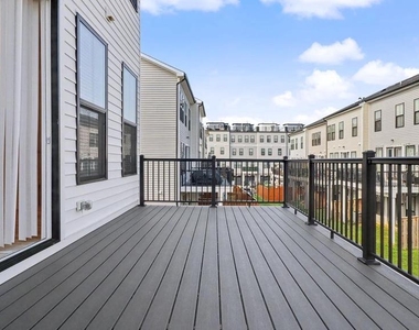 43595 Farringdon Square - Photo Thumbnail 35