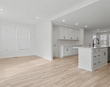 43595 Farringdon Square - Photo Thumbnail 25