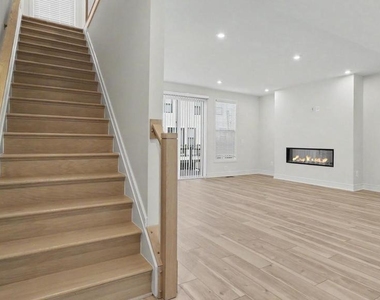 43595 Farringdon Square - Photo Thumbnail 34