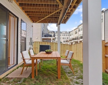 43595 Farringdon Square - Photo Thumbnail 57