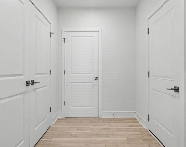 43595 Farringdon Square - Photo Thumbnail 7