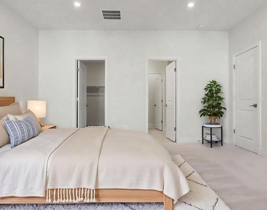 43595 Farringdon Square - Photo Thumbnail 16