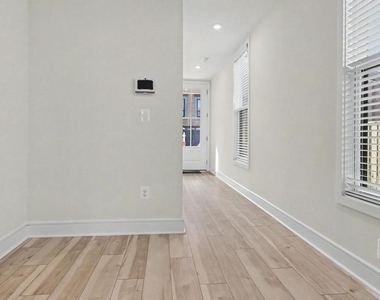 43595 Farringdon Square - Photo Thumbnail 6