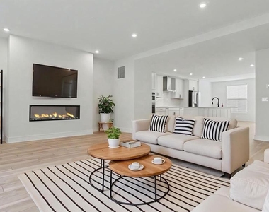 43595 Farringdon Square - Photo Thumbnail 12