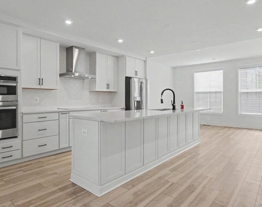 43595 Farringdon Square - Photo Thumbnail 22