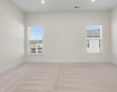 43595 Farringdon Square - Photo Thumbnail 40