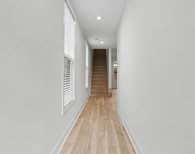 43595 Farringdon Square - Photo Thumbnail 3
