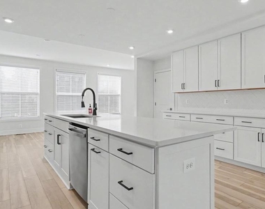 43595 Farringdon Square - Photo Thumbnail 24