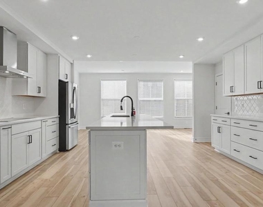 43595 Farringdon Square - Photo Thumbnail 23