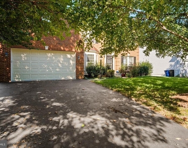 211 Park Gate Drive Se - Photo Thumbnail 2