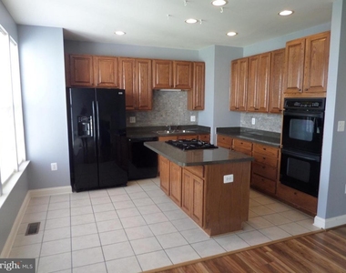 675 Mcleary Square Se - Photo Thumbnail 8