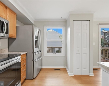 5718 Croatan Court - Photo Thumbnail 13