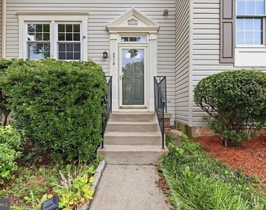 5718 Croatan Court - Photo Thumbnail 3