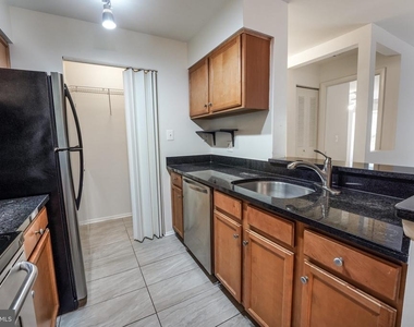 1712 Abercromby Court - Photo Thumbnail 14