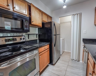 1712 Abercromby Court - Photo Thumbnail 13