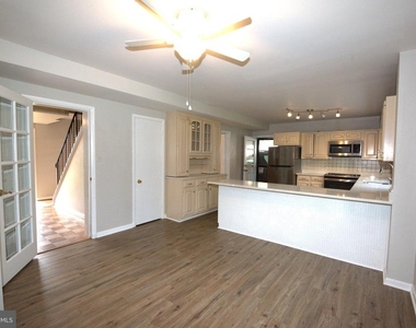 6933 Tyndale Street - Photo Thumbnail 9