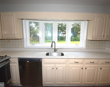 6933 Tyndale Street - Photo Thumbnail 19