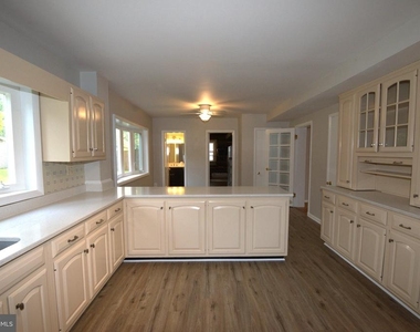 6933 Tyndale Street - Photo Thumbnail 17