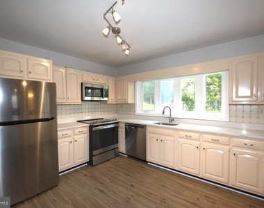 6933 Tyndale Street - Photo Thumbnail 13