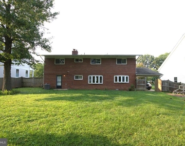 6933 Tyndale Street - Photo Thumbnail 2