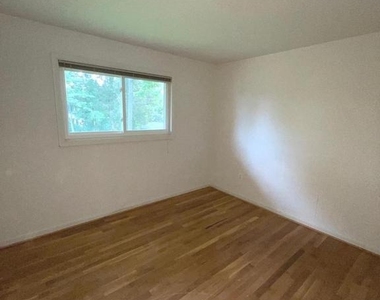 6933 Tyndale Street - Photo Thumbnail 31