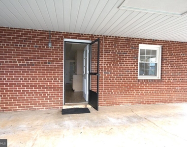 6933 Tyndale Street - Photo Thumbnail 5