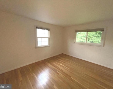 6933 Tyndale Street - Photo Thumbnail 32