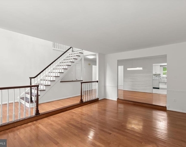 1550 Mclean Commons Court - Photo Thumbnail 4