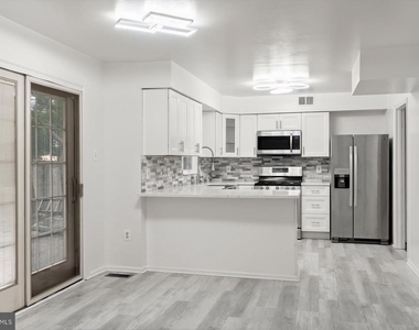 1550 Mclean Commons Court - Photo Thumbnail 12