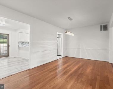 1550 Mclean Commons Court - Photo Thumbnail 7