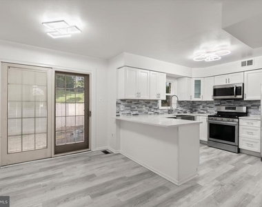 1550 Mclean Commons Court - Photo Thumbnail 11
