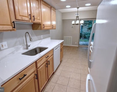 11658 Stoneview Square - Photo Thumbnail 6