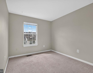 2432 Clover Field Circle - Photo Thumbnail 17