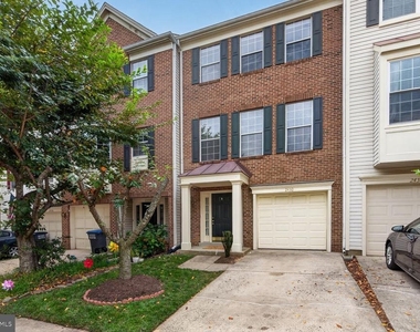 2432 Clover Field Circle - Photo Thumbnail 2