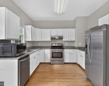 2432 Clover Field Circle - Photo Thumbnail 9