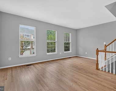 2432 Clover Field Circle - Photo Thumbnail 5