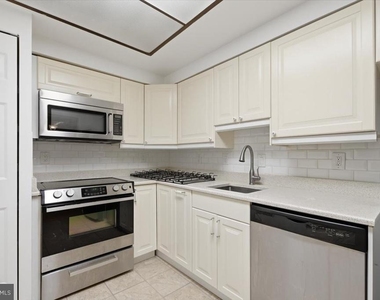 7600 Tremayne Place - Photo Thumbnail 9