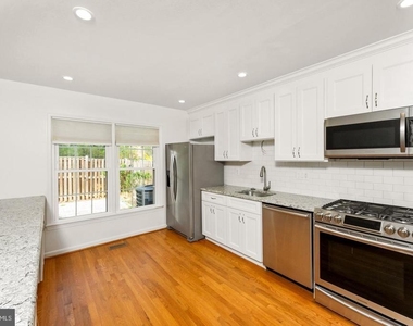 1808 Golf View Court - Photo Thumbnail 7