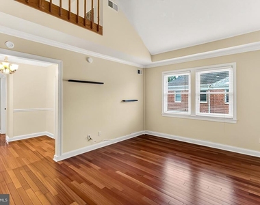 718 S Washington Street - Photo Thumbnail 2