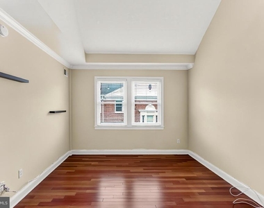 718 S Washington Street - Photo Thumbnail 3
