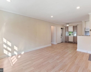 1732 W Abingdon Drive - Photo Thumbnail 4