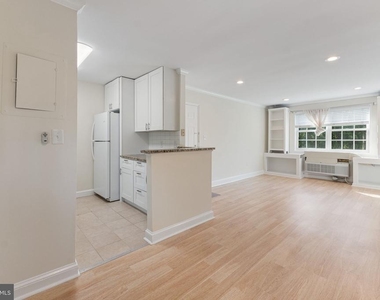 1732 W Abingdon Drive - Photo Thumbnail 6