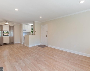 1732 W Abingdon Drive - Photo Thumbnail 3