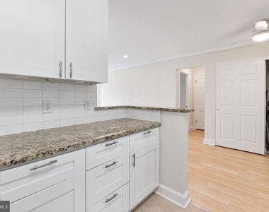 1732 W Abingdon Drive - Photo Thumbnail 9