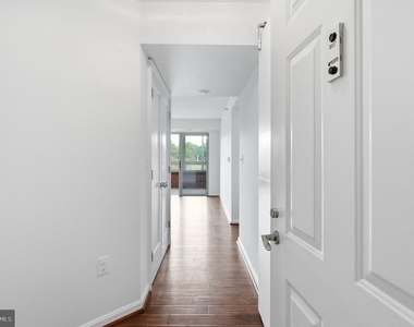2121 Jamieson Avenue - Photo Thumbnail 12