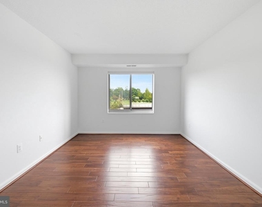 2121 Jamieson Avenue - Photo Thumbnail 48